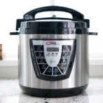 www.yourbestdigs.com/reviews/the-best-pressure-cooker/, CC BY 2.0 , via Wikimedia Commons