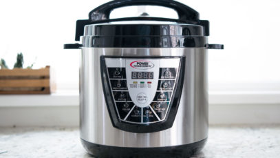 www.yourbestdigs.com/reviews/the-best-pressure-cooker/, CC BY 2.0 , via Wikimedia Commons