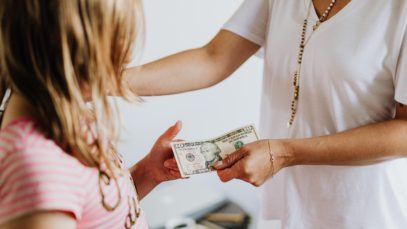 How to Help Your Kids Save for the Holidays