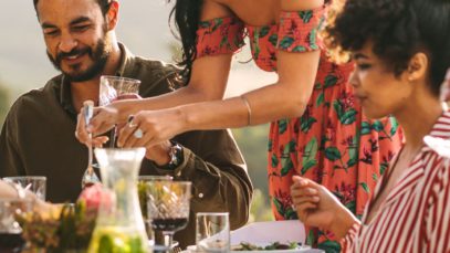 5 Qualities of an Amazing Party Host for Guests