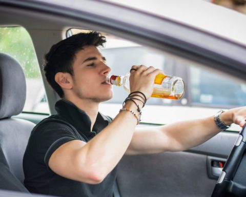 4 Things To Avoid When You’re Driving a Vehicle